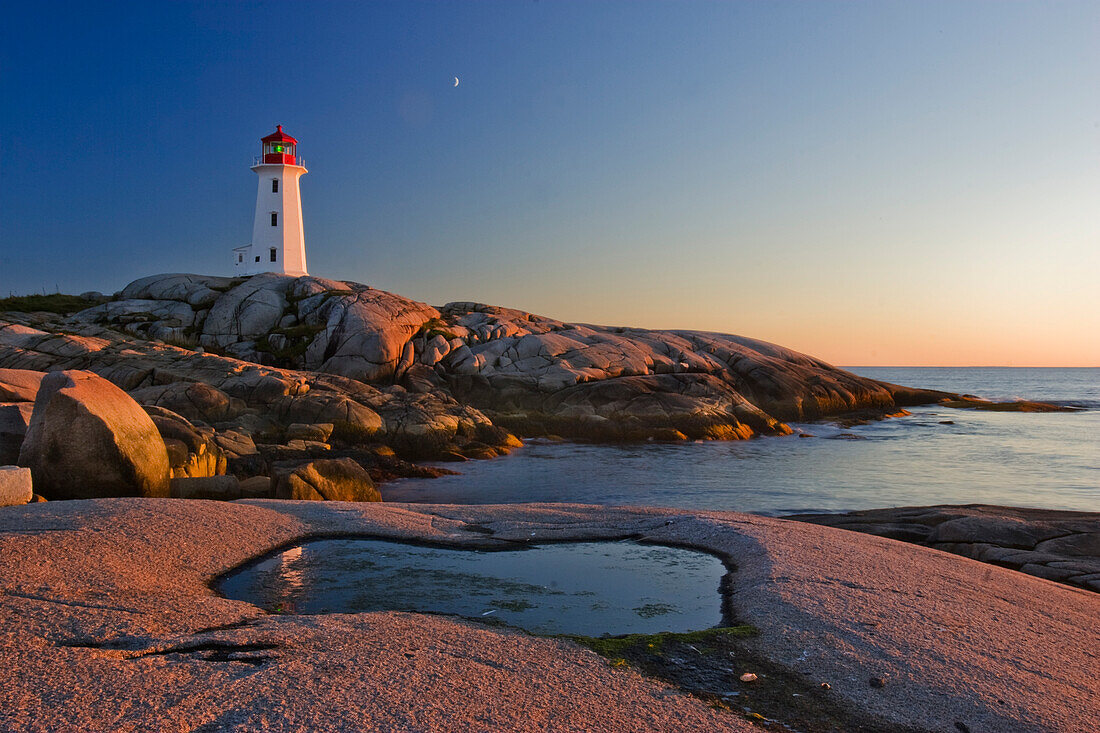  North America, Canada, Nova Scotia, lighthouse, Peggy&#39;s Cove 