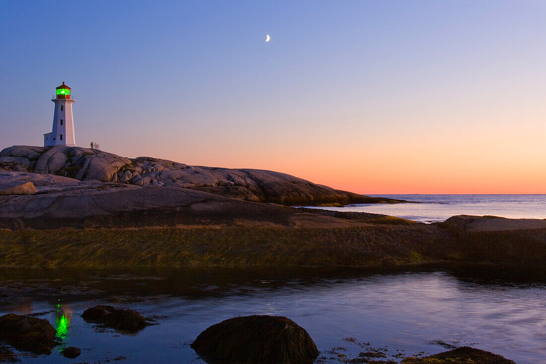  North America, Canada, Nova Scotia, lighthouse, Peggy&#39;s Cove 