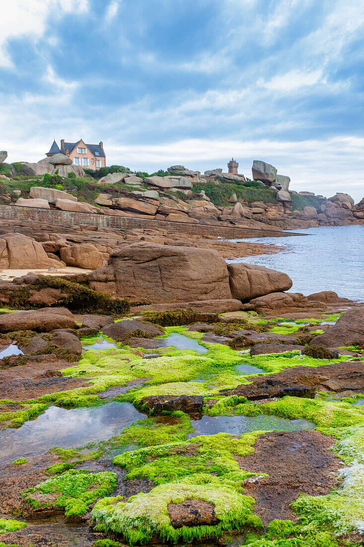 Rosa Granitküste, Ploumanac'h, Perros-Guirec, Côtes-d'Armor, Frankreich