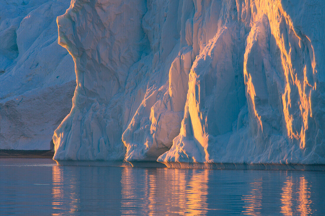 Eisberg im Abendlicht, Kangia Eisfjord, UNESCO Weltnaturerbe, Disko-Bucht, West-Groenland, Grönland