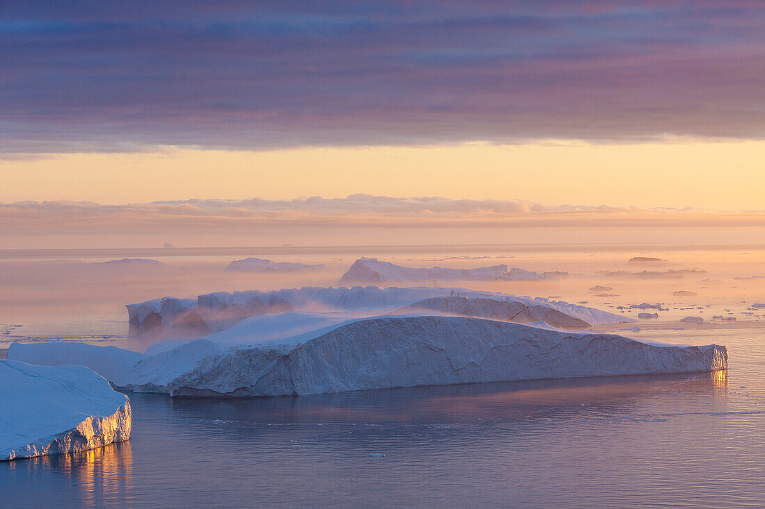 Eisberg im Abendlicht, Kangia Eisfjord, UNESCO Weltnaturerbe, Disko-Bucht, West-Groenland, Grönland