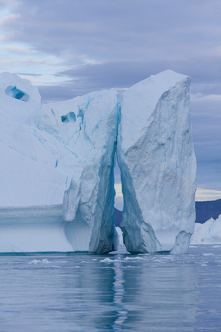 Eisberg im Kangia Eisfjord, UNESCO Weltnaturerbe, Disko-Bucht, West-Groenland, Grönland