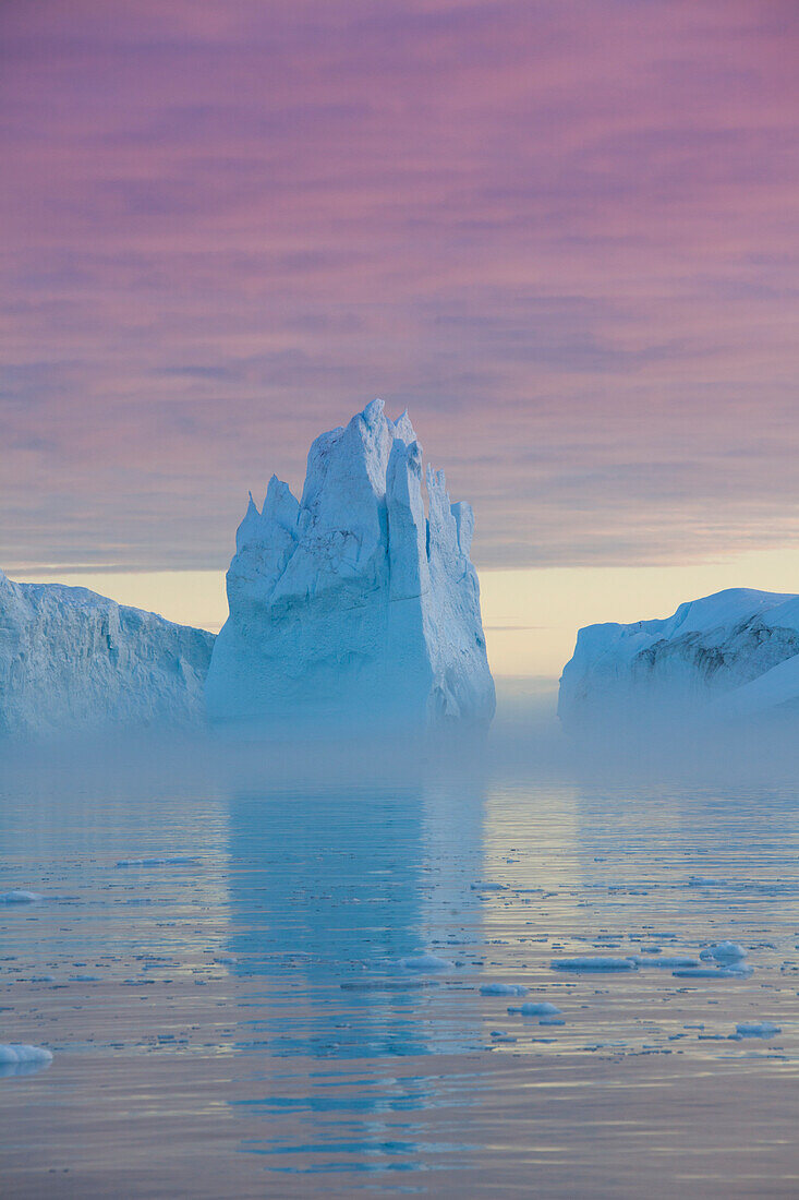 Eisberg im Kangia Eisfjord, UNESCO Weltnaturerbe, Disko-Bucht, West-Groenland, Grönland