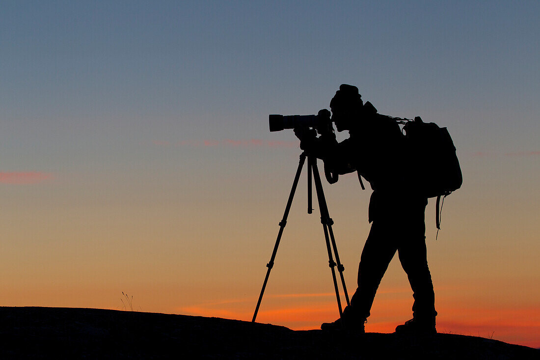 Fotograf im Sonnenuntergang, Kangia Eisfjord, Weltnaturerbe, Disko-Bucht, West-Groenland, Grönland