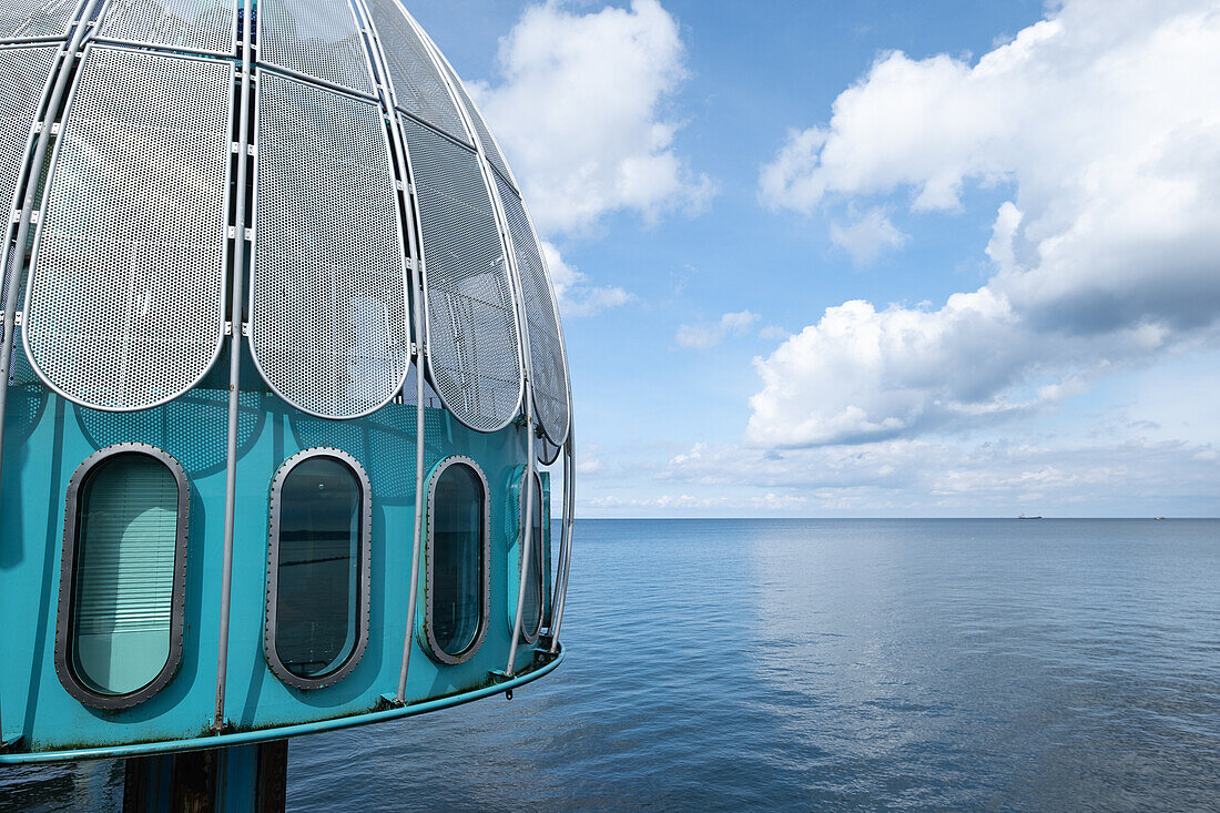 Taucherglocke an der Seebrücke, Sellin, Rügen, Ostsee, Mecklenburg-Vorpommern, Deutschland