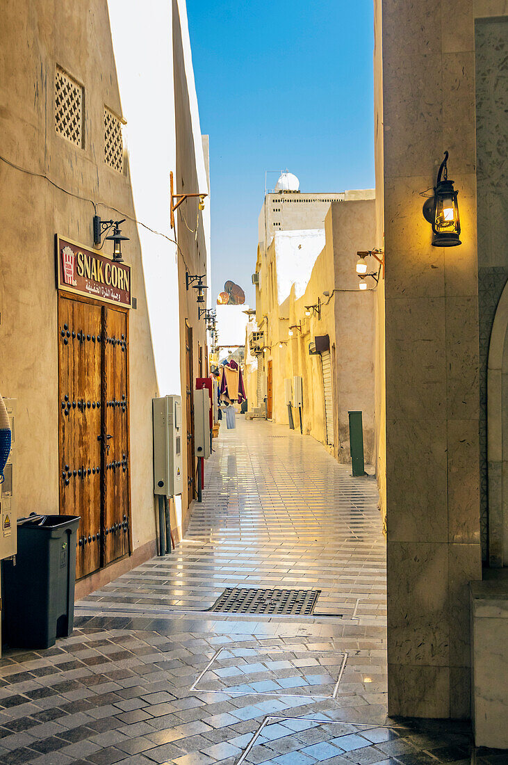 Saudi-Arabien, Provinz Asch-Scharqiy, Oase al-Hasa (al-Ahsa), Urbanes Zentrum Hofuf, enge Gasse in der Altstadt