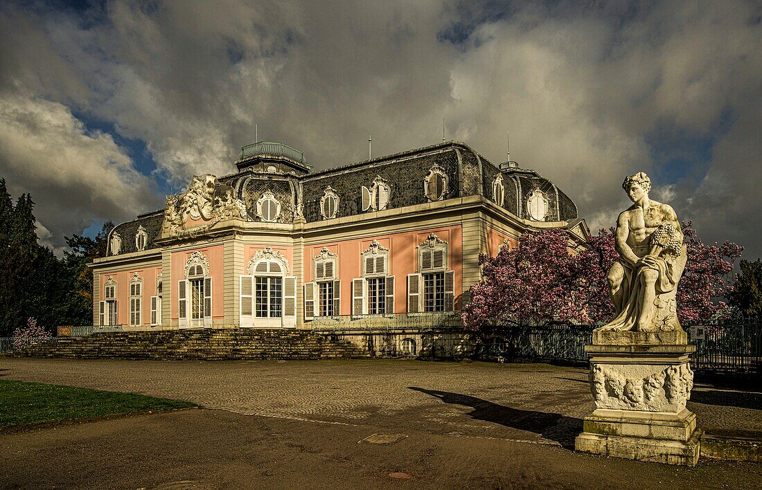 Park und Schloss Benrath im Frühling, Düsseldorf, NRW, Deutschland