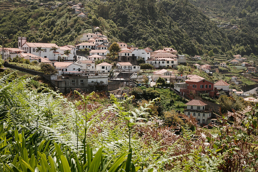 Bergdorf auf der Inselnordseite, Madeira, Portugal, Europa