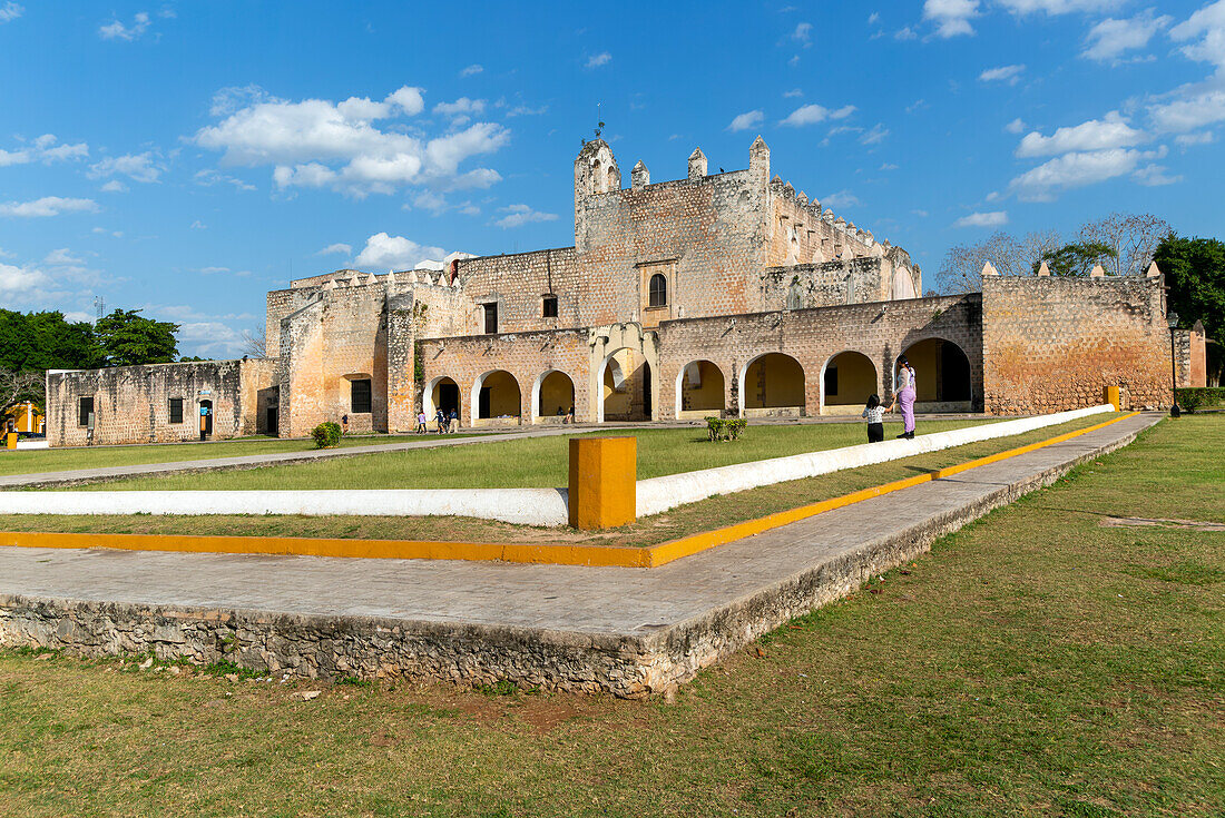 Fassade des Klosters San Bernardino von Sienna, Valladolid, Yucatan, Mexiko