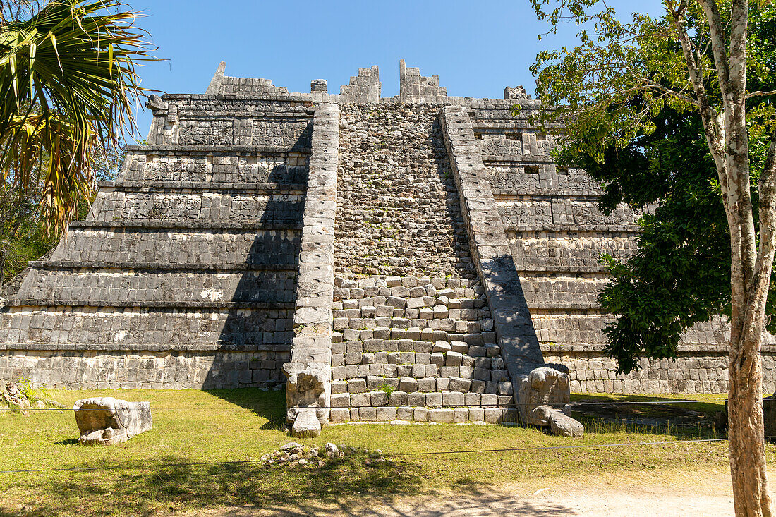 Das Beinhaus-Gebäude, Grab des Großpriesters, Chichen Itzá, Maya-Ruinen, Yucatan, Mexiko