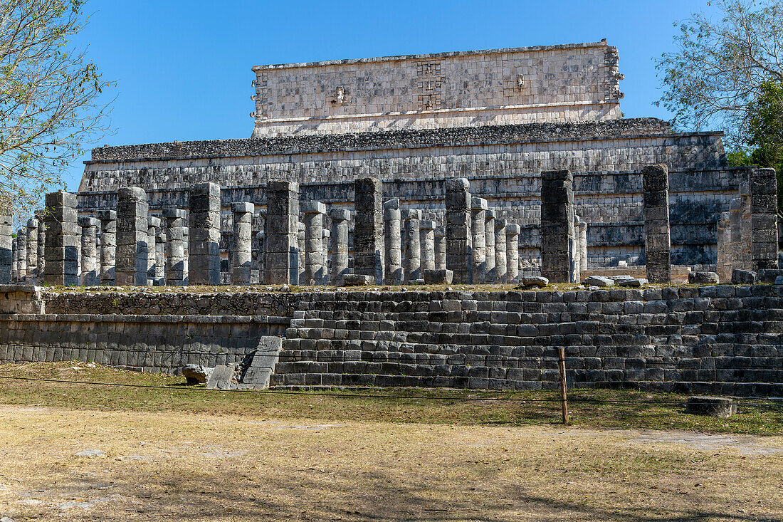 Temple of the Warriors, Templo  de los Guerreros, Chichen Itzá, Mayan ruins, Yucatan, Mexico