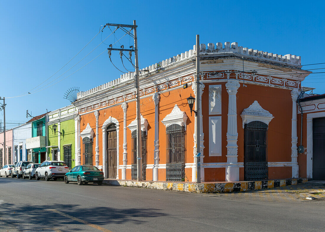 Spanische Kolonialarchitektur von Gebäuden im Barrio San Roman, Stadt Campeche, Bundesstaat Campeche, Mexiko