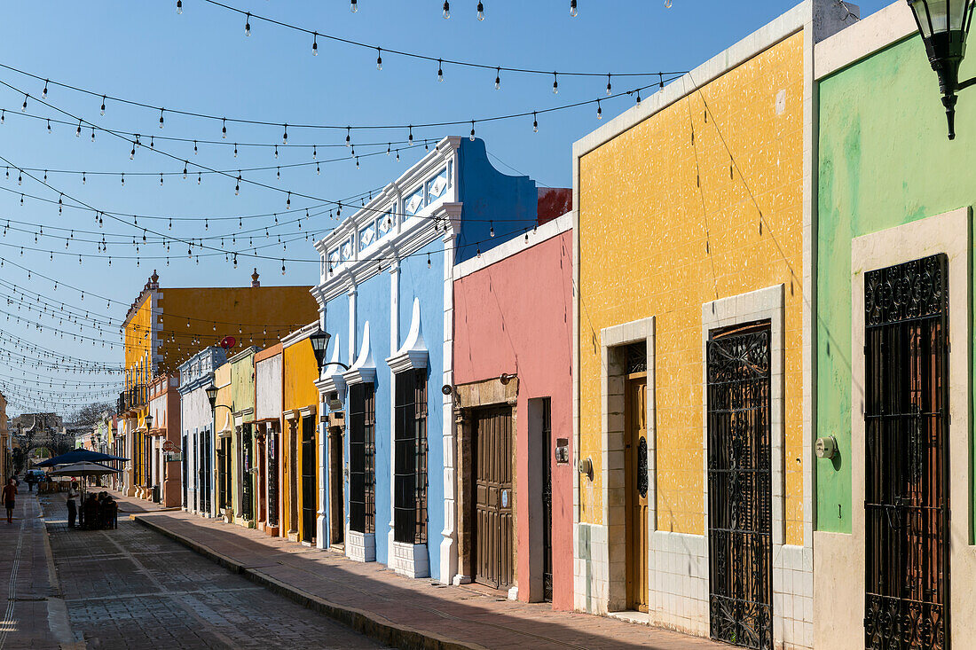Row of colourful Spanish colonial buildings, Campeche city centre, Campeche State, Mexico