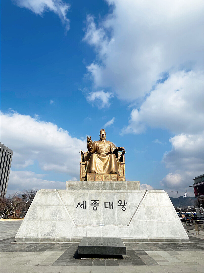  Gwanghwamun Square, statue of King Sejong, creator of the Korean alphabet, Seoul, South Korea, Asia 