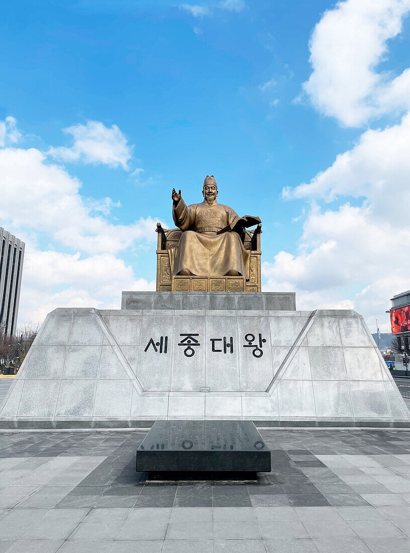  Gwanghwamun Square, statue of King Sejong, creator of the Korean alphabet, Seoul, South Korea, Asia 