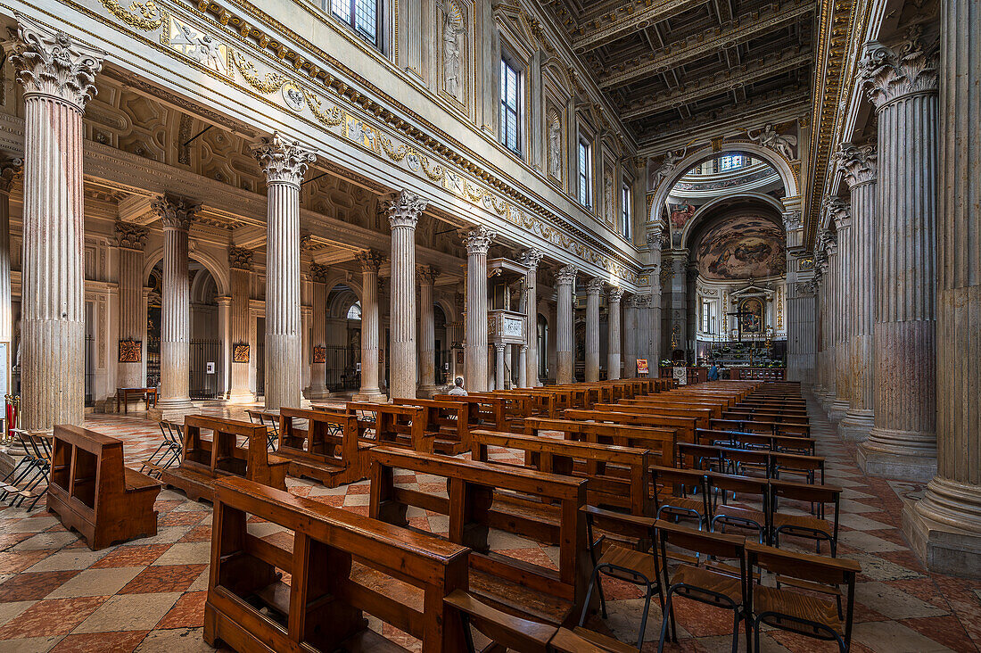  Church of the Apostle Peter Cathedral from inside, city of Mantua, province of Mantua, Mantova, on the river Mincio, Lombardy, Italy, Europe 