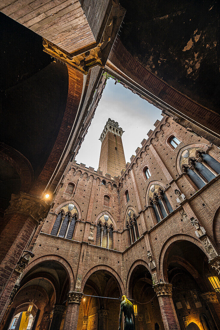  Tower Torre Del Mangia, courtyard of the town hall Palazzo Pubblico, Piazza Del Campo, Siena, Tuscany region, Italy, Europe 