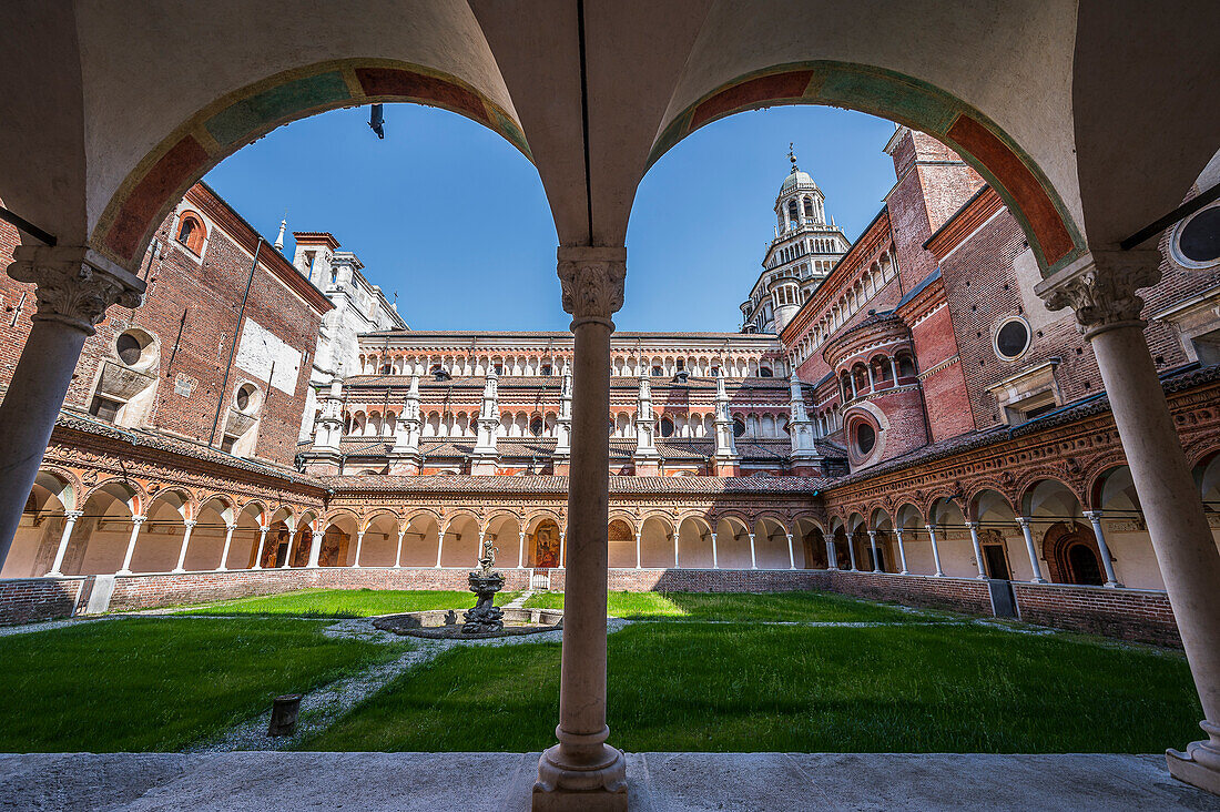  small cloister with a garden in the middle, Certosa di Pavia monastery (“Gratiarum Chartusiae”), Pavia province, Lombardy, Italy, Europe 