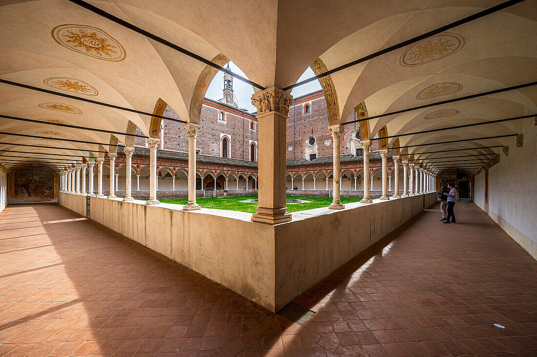  small cloister with a garden in the middle, Certosa di Pavia monastery (“Gratiarum Chartusiae”), Pavia province, Lombardy, Italy, Europe 