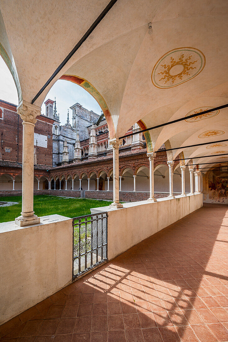  small cloister with a garden in the middle, Certosa di Pavia monastery (“Gratiarum Chartusiae”), Pavia province, Lombardy, Italy, Europe 