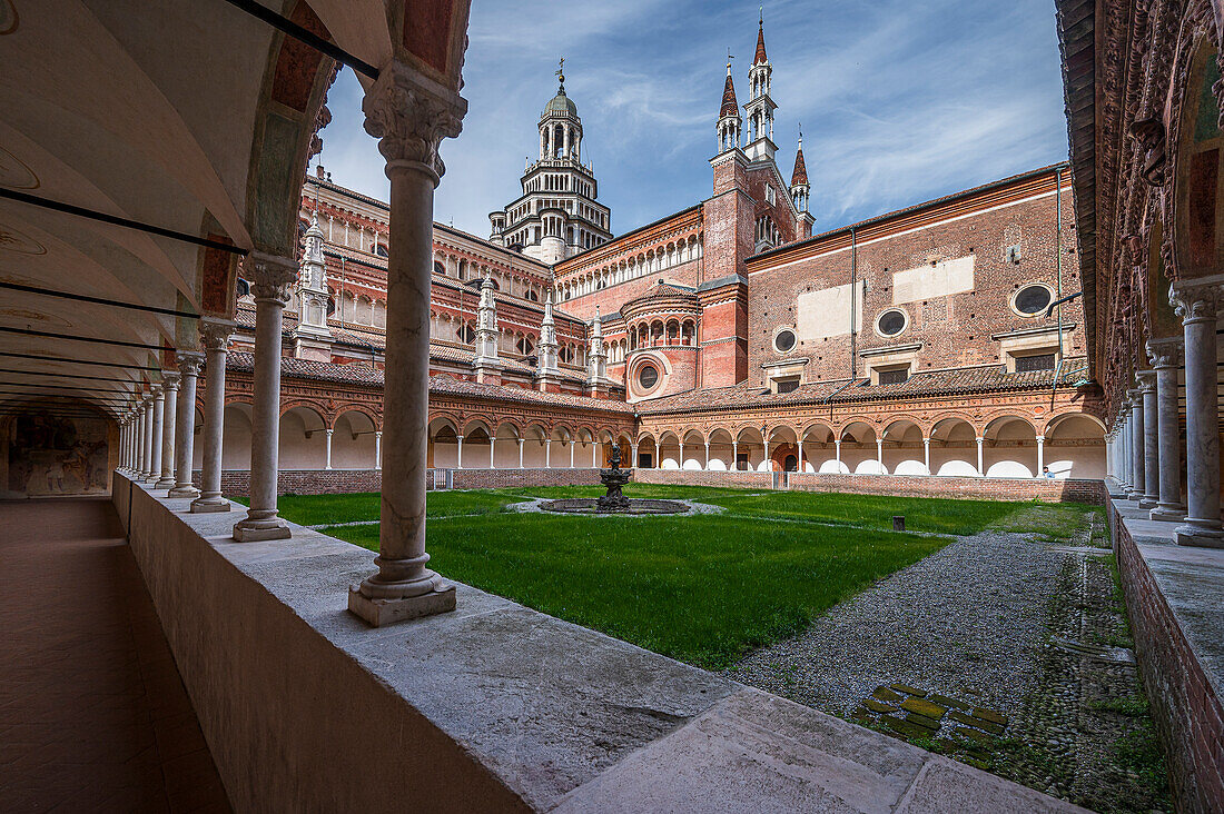  small cloister with a garden in the middle, Certosa di Pavia monastery (“Gratiarum Chartusiae”), Pavia province, Lombardy, Italy, Europe 