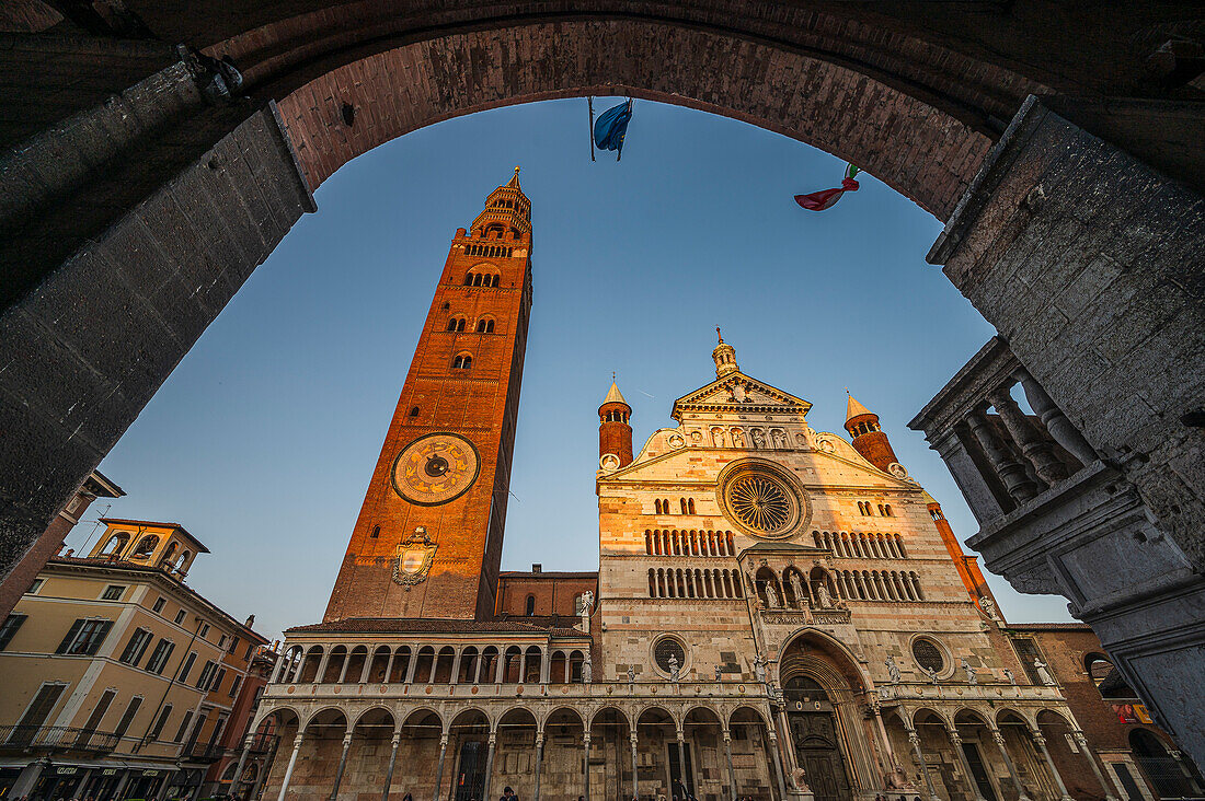  Square with Cathedral of Cremona, Piazza Duomo Cremona, Cremona, Province of Cremona, Lombardy, Italy, Europe 