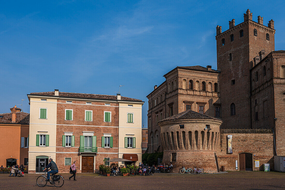  People in front of the Palazzo dei Pio on the Piazza dei Martiri, Carpi, Province of Modena, Region of Emilia-Romagna, Italy, Europe 