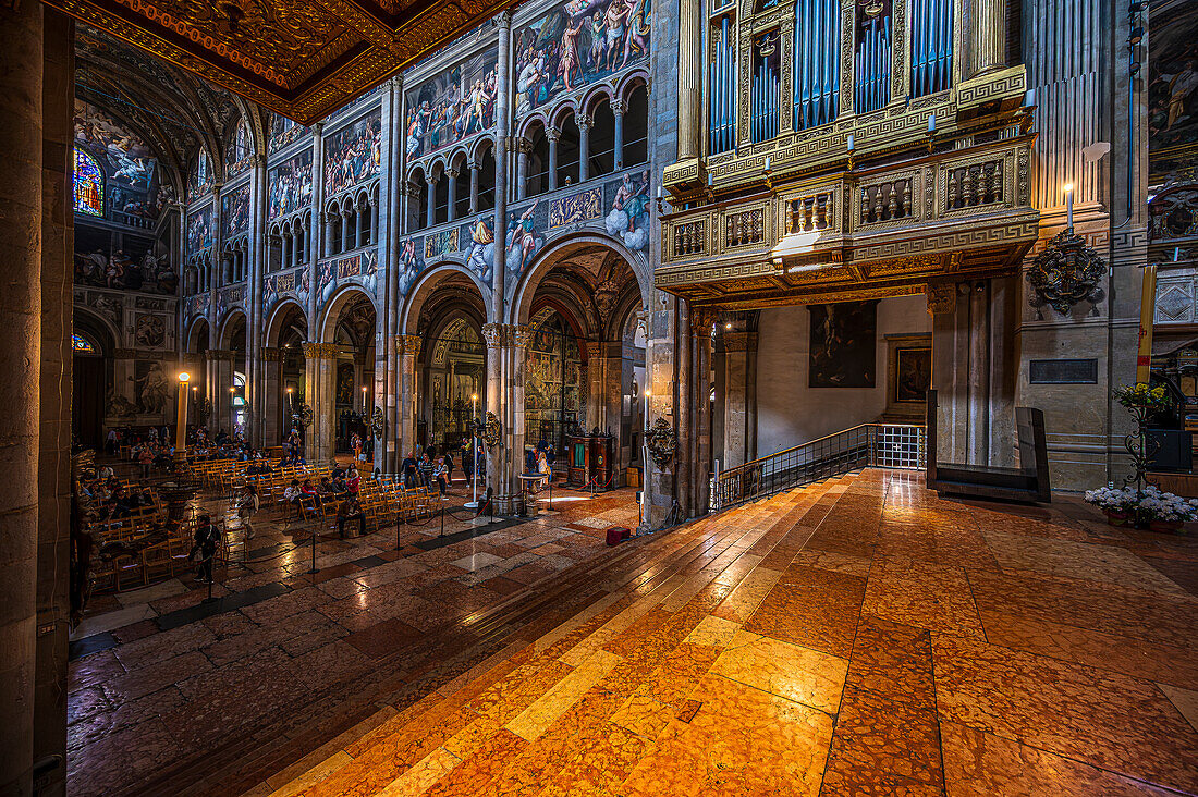 Prunkvoller Innenraum im Dom Santa Maria Assunta, Cattedrale di Parma, Piazza Duomo, Provinz Parma, Emilia-Romagna, Italien, Europa