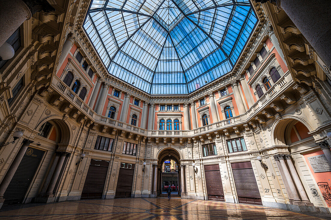  Shopping arcades, city of Pavia on the river Ticino, province of Pavia, Lombardy, Italy, Europe 