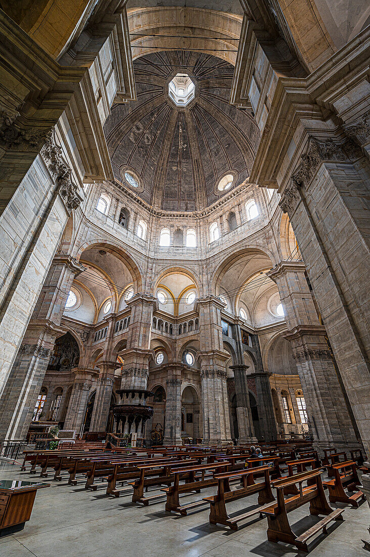  Cathedral of Pavia from inside City of Pavia on the river Ticino, Province of Pavia, Lombardy, Italy, Europe 