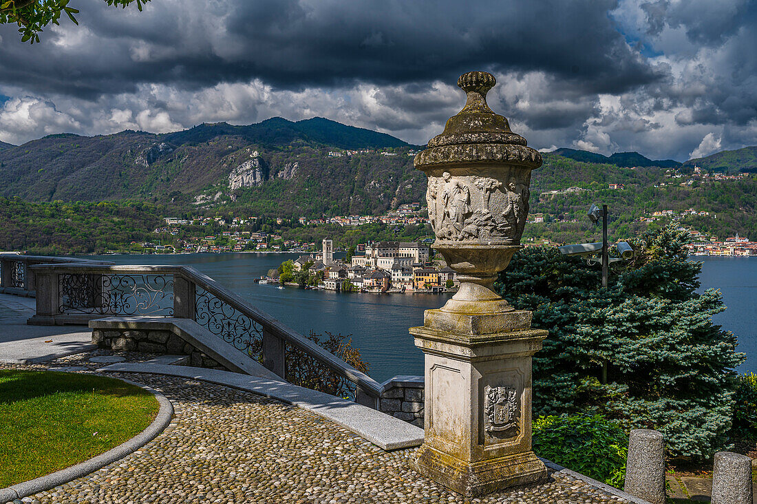  Orta San Giulio, Lake Orta is a northern Italian lake in the northern Italian, Lago d&#39;Orta, or Cusio, region of Piedmont, Italy, Europe 