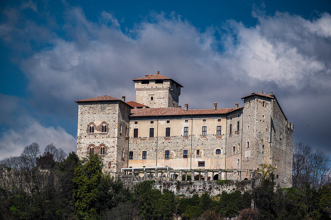  Rocca di Angera Castle in Angera, Province of Varese, Lake Maggiore, Lombardy, Italy, Europe 