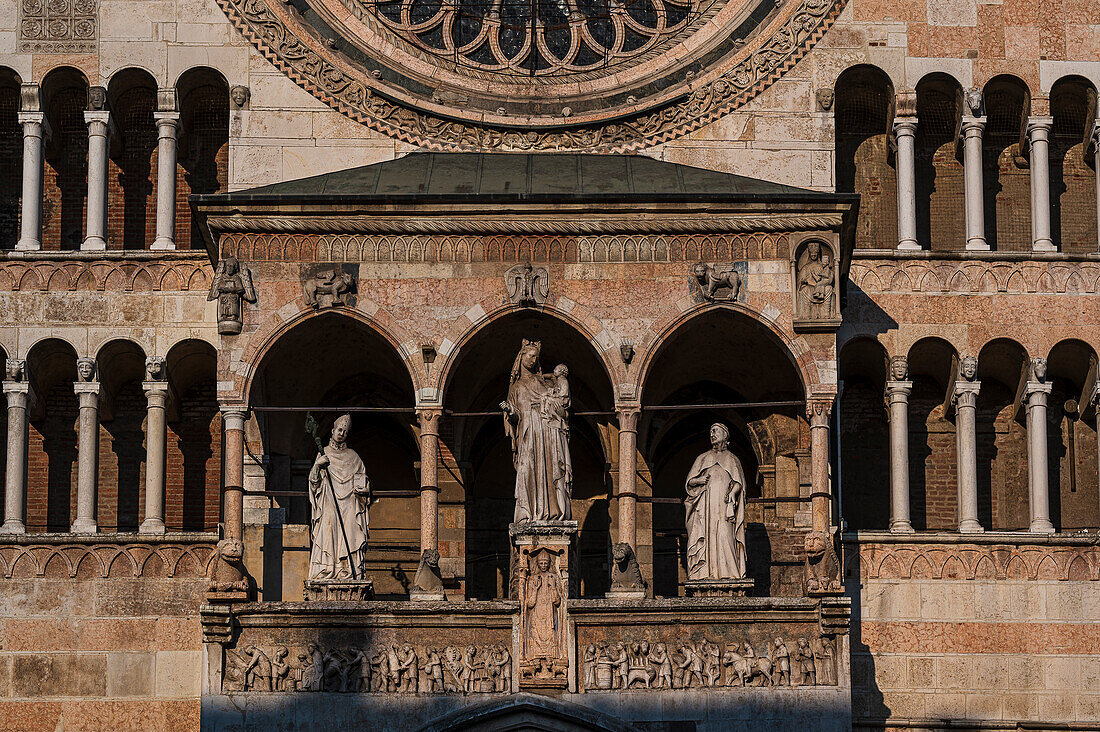  Main facade, square with cathedral of Cremona, Piazza Duomo Cremona, Cremona, Cremona province, Lombardy, Italy, Europe 