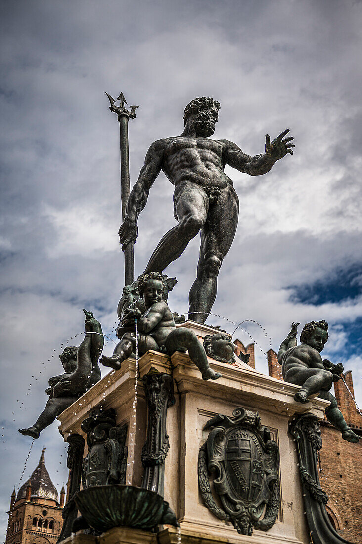  Neptune Fountain fountain in the center, Piazza Nettuno, Bologna, Italian university city, Emilia-Romagna region, Italy, Europe 