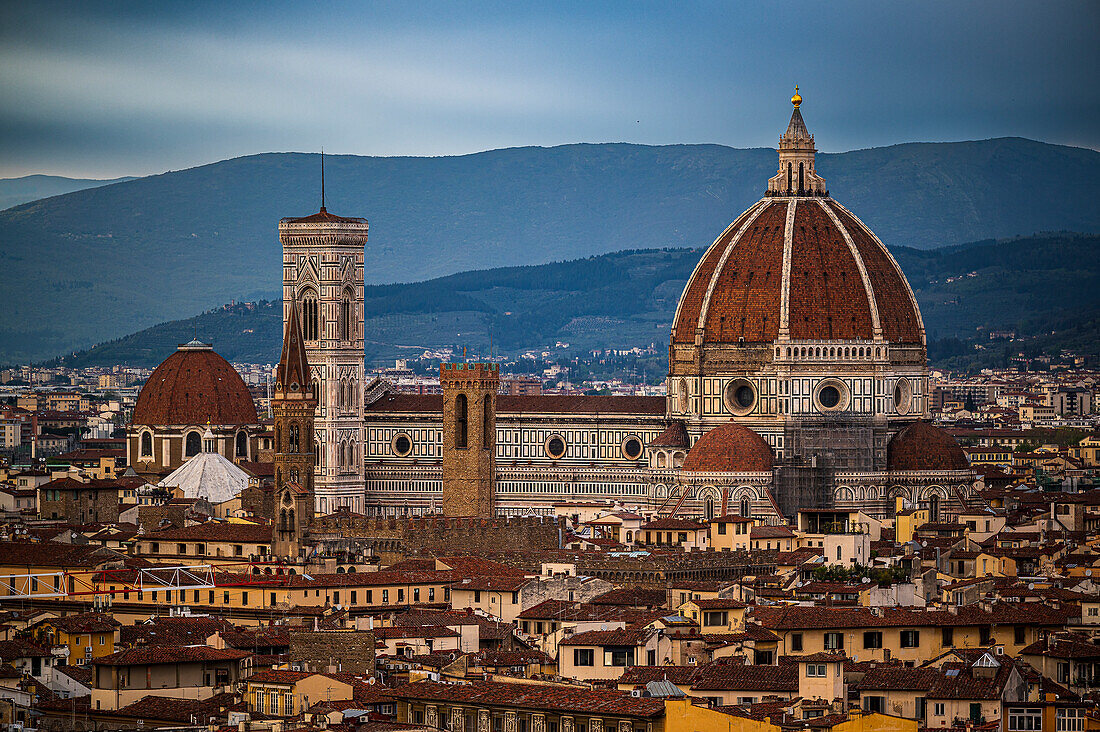  Panoramic view from Piazzale Michelangelo of the old town and the cathedral of Florence, Chiesa di San Carlo dei Lombardi, Florence (Italian Firenze, Tuscany region, Italy, Europe 