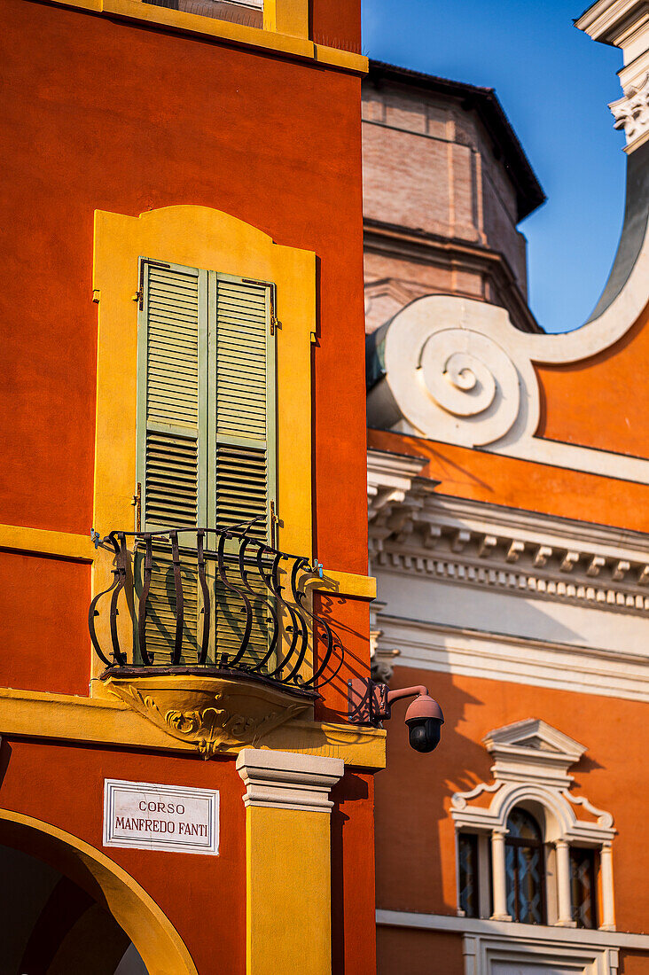  Balcony next to the cathedral at Piazza dei Martiri, Carpi Cathedral, Basilica di Santa Maria Assunta, Carpi, Province of Modena, Region of Emilia-Romagna, Italy, Europe 