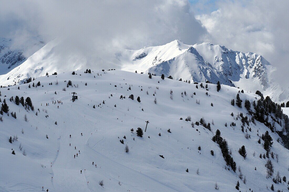 Blick ins Skigebiet Hochzeiger, Pitztal im Winter, Tirol, Österreich