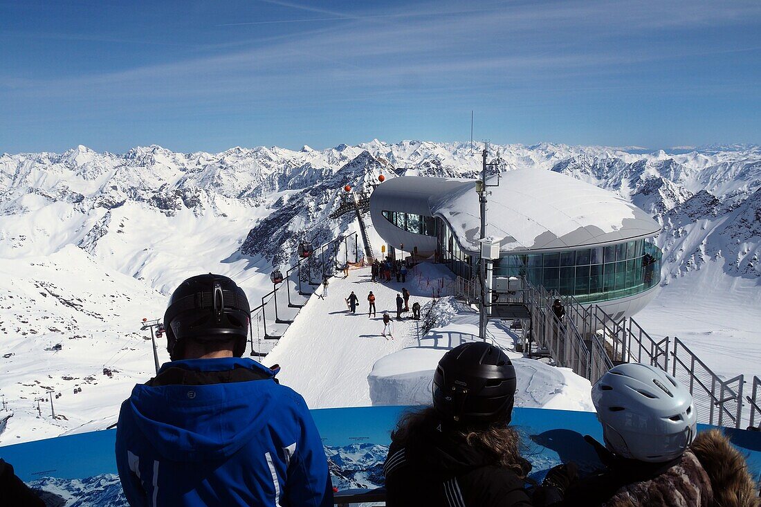  On the 3440 m peak, Pitztal Glacier ski area, Pitztal, winter in Tyrol, Austria 