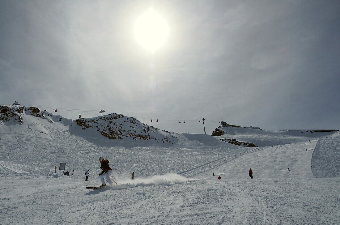 Skifahrer auf der Piste, Skigebiet Pitztaler Gletscher, Pitztal im Winter, Tirol, Österreich