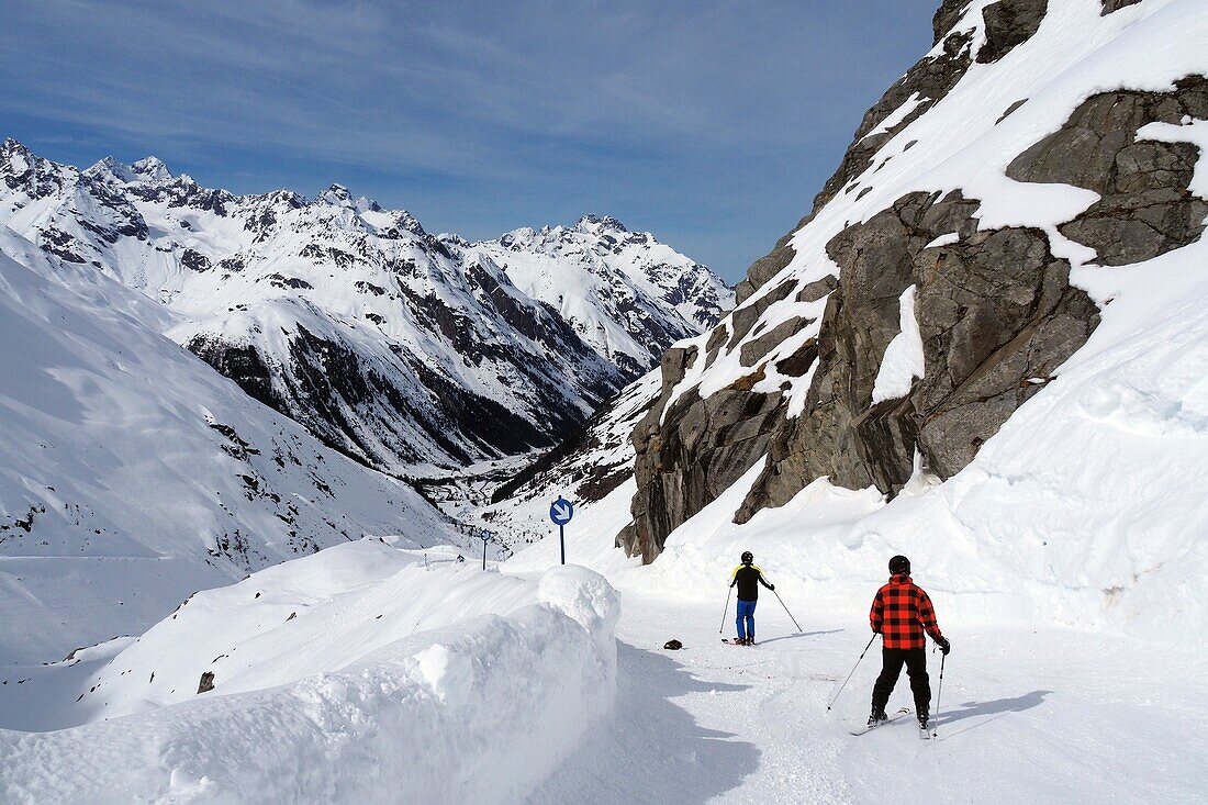 Skifahrer auf der Piste, Skigebiet Pitztaler Gletscher, Abfahrt ins Griestal, Pitztal im Winter, Tirol, Österreich