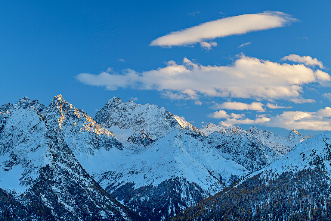 Frühwinterlich verschneite Ötztaler Alpen mit Schwabenkopf und Watzespitze, von der Aifneralm, Kaunertal, Ötztaler Alpen, Tirol, Österreich