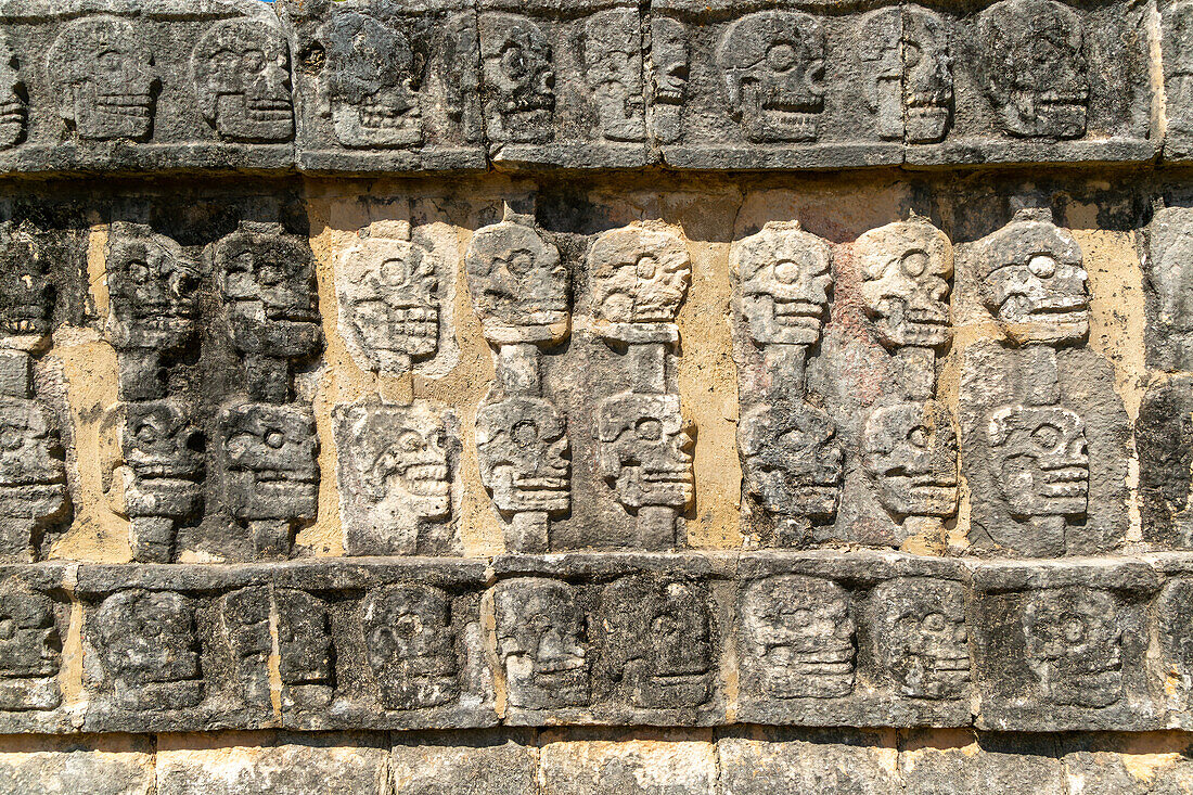 Plattform der Schädel, Tzompantli, Chichen Itzá, Maya-Ruinen, Yucatan, Mexiko