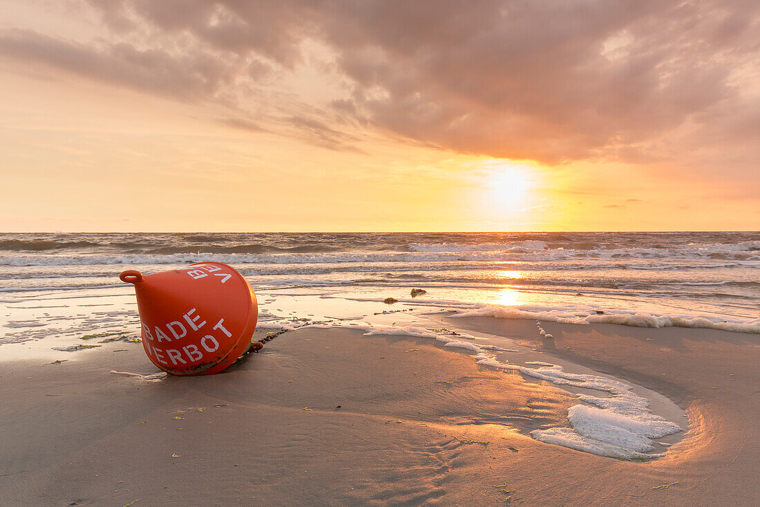 Boje am Abend im Watt, Nationalpark Wattenmeer, Nordfriesland, Schleswig-Holstein, Deutschland