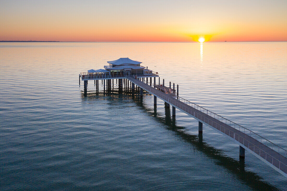 Restaurant Wolkelos auf Seeschlösschenbrücke, Timmendorfer Strand, Schleswig-Holstein, Deutschland