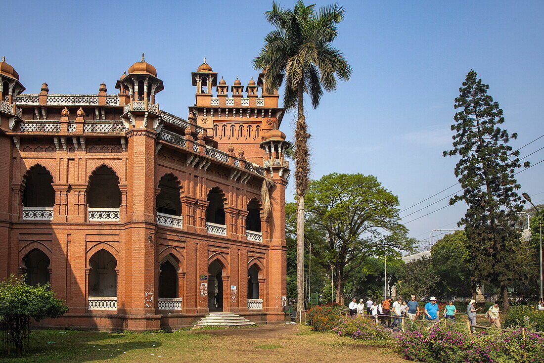  Tour group walks past Curzon Hall building of Dhaka University, Dhaka, Dhaka, Bangladesh, Asia 