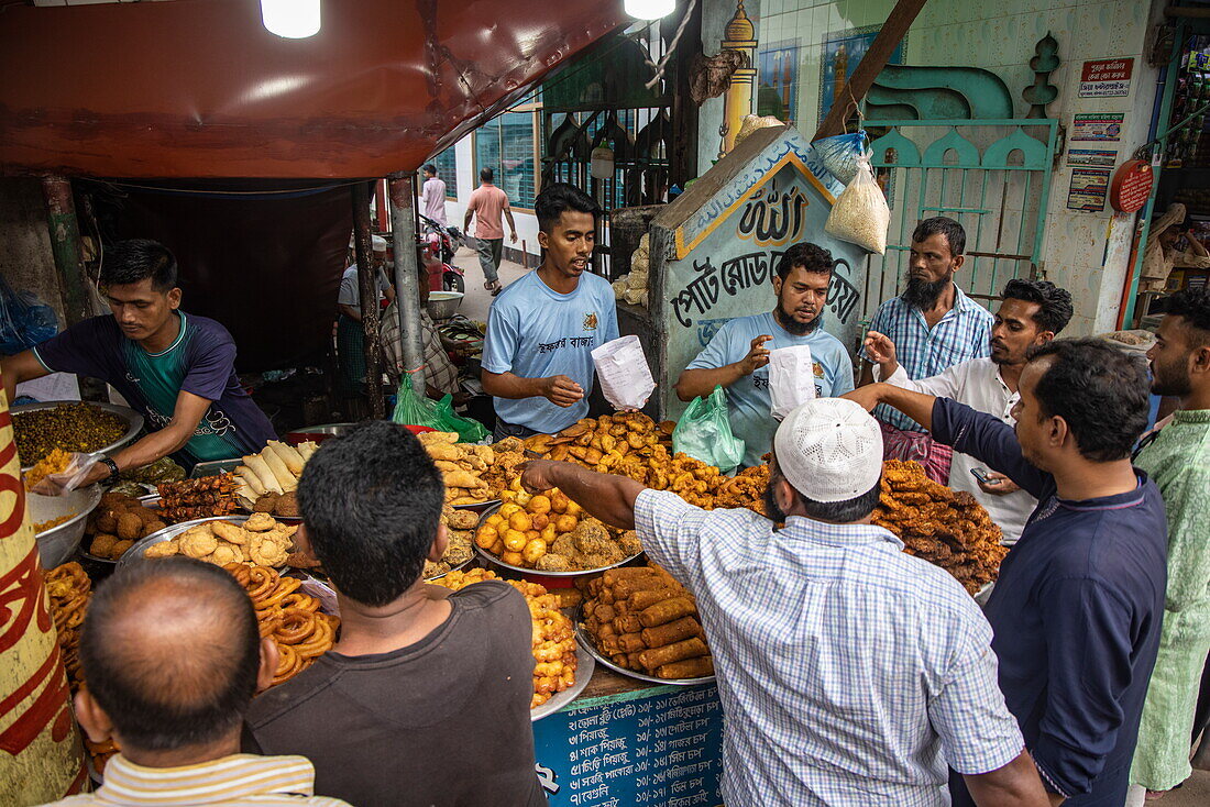  Men at a market stall selling fried food, Barisal (Barishal), Barisal District, Bangladesh, Asia 