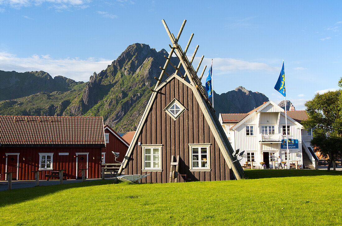 Traditioneller Baustil im Scandic Hotel, Svolvaer, Lofoten-Inseln, Nordland, Norwegen