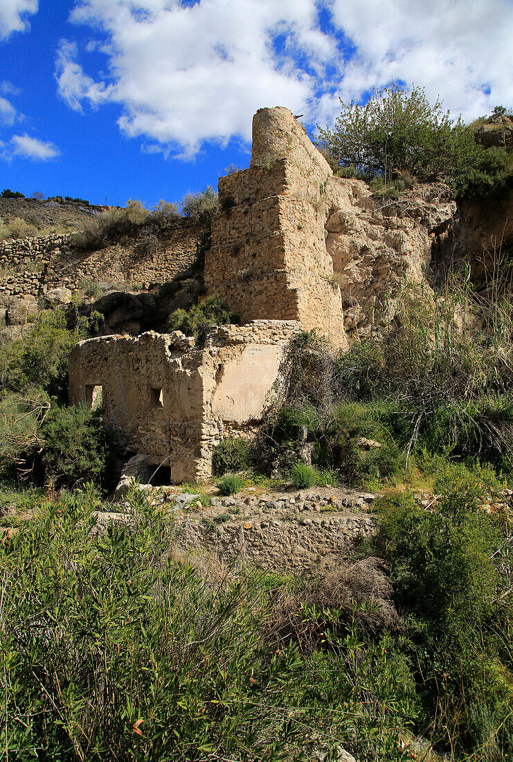 Landschaft, in der Nähe von Huebro, Ruta del Agua, Sierra Alhamilla, Nijar, Almeria, Spanien Ruine einer alten Wassermühle