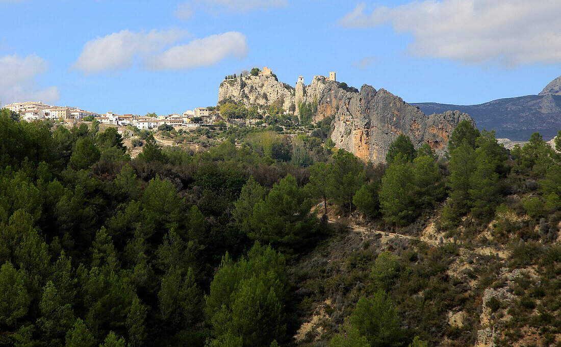 Burg und Dorf auf einem Hügel, El Castell de Guadalest, Provinz Alicante, Spanien