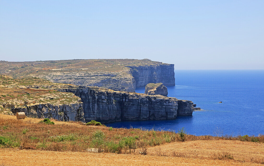 Küstenlandschaft in der Nähe von Gharb, Insel Gozo, Malta, Blick auf die Landzunge San Dimitri Point